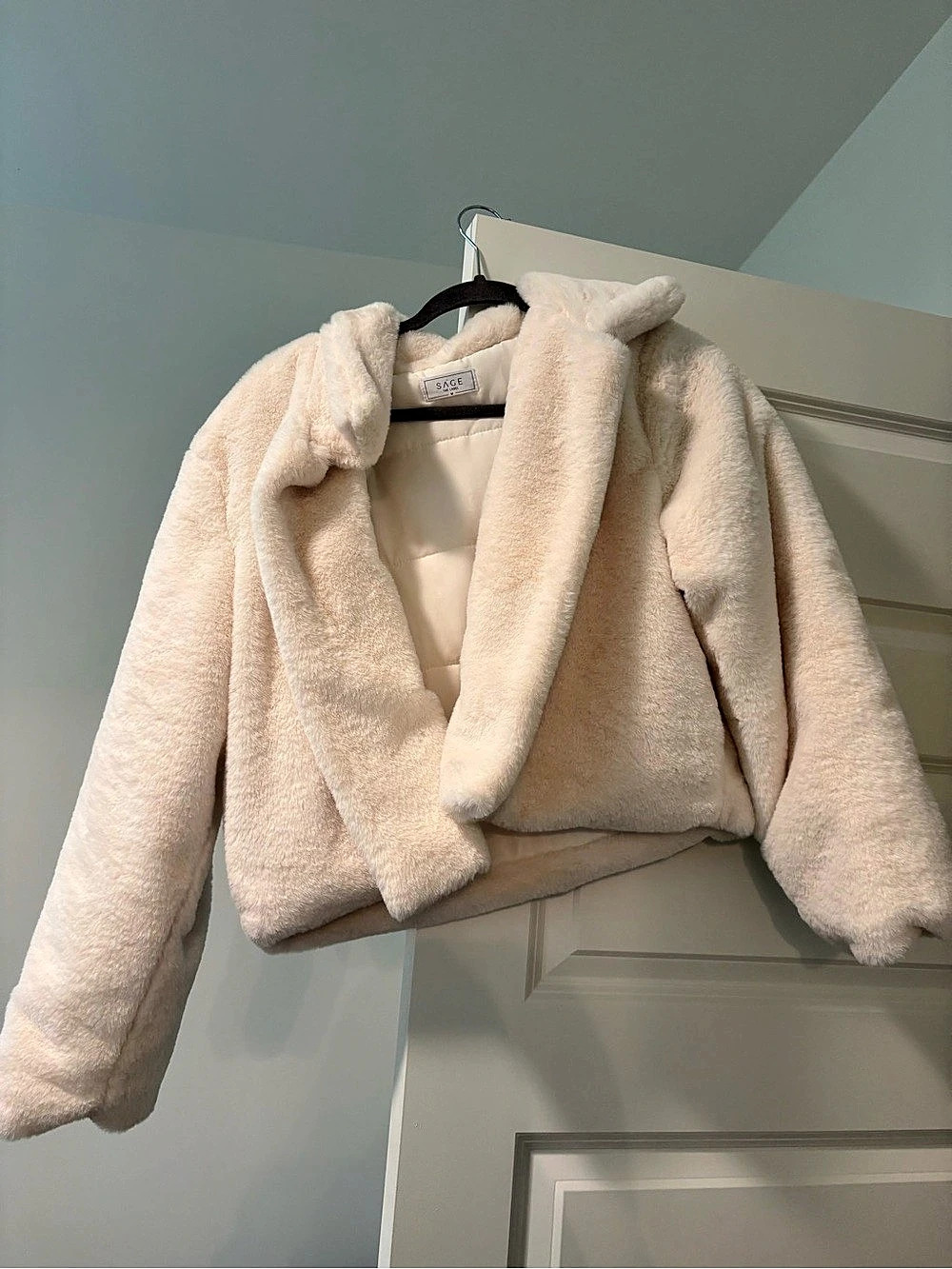 SAGE THE LABEL Cropped Teddy Jacket in Winter White Medium Like New